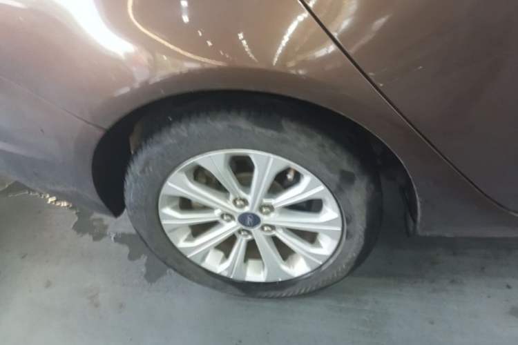 Used Ford Escort 2017 Happiness Edition 1.5L Automatic Fashion Version Right Rear Wheel Hub