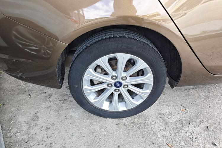 Used Ford Escort 2017 Happiness Edition 1.5L Automatic Fashion Version Right Rear Wheel Hub