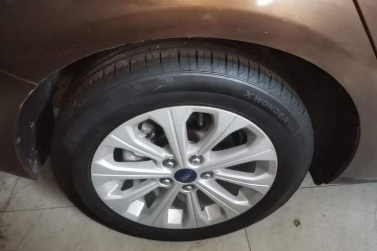 Used Ford Escort 2017 Happiness Edition 1.5L Automatic Fashion Version Right Rear Wheel Hub