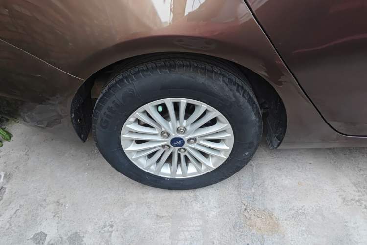 Used Ford Escort 2017 1.5L Automatic Comfort Model Right Rear Wheel Hub