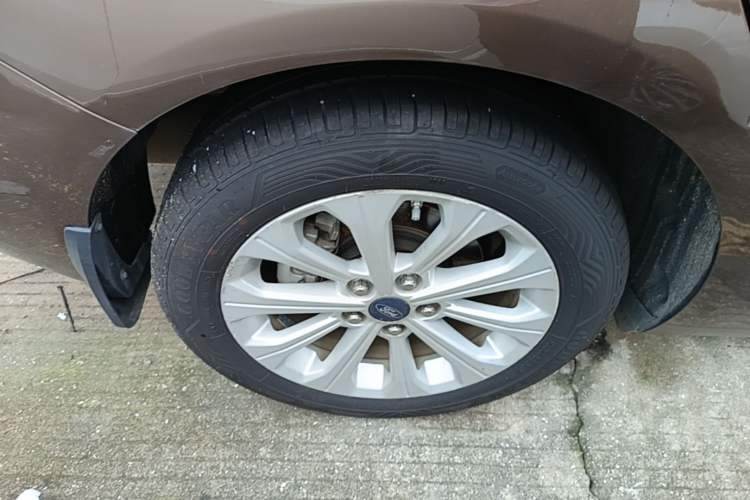 Used Ford Escort 2017 Happiness Edition 1.5L Automatic Fashion Version Right Rear Wheel Hub