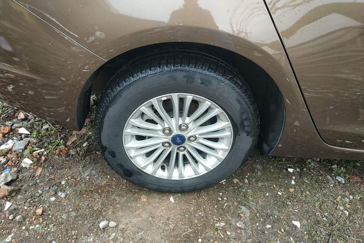 Used Ford Escort 2017 1.5L Automatic Comfort Model Right Rear Wheel Hub