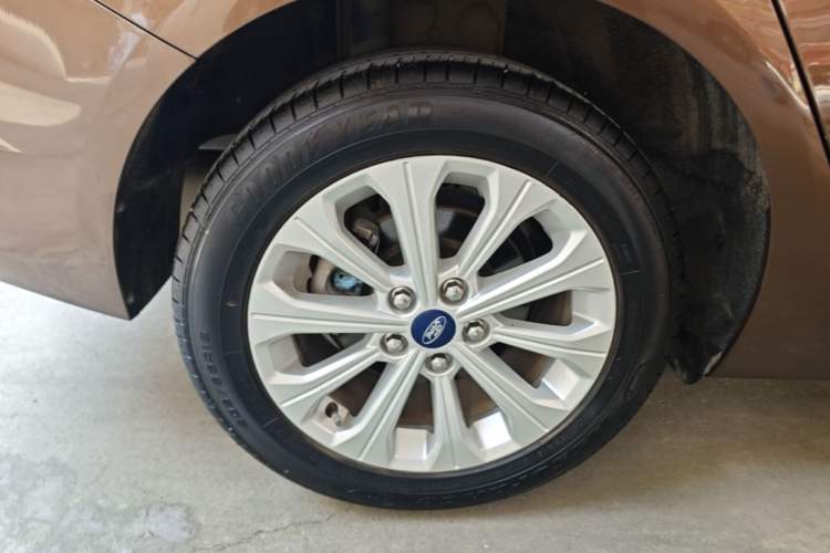 Used Ford Escort 2017 Happiness Edition 1.5L Automatic Fashion Version Right Rear Wheel Hub