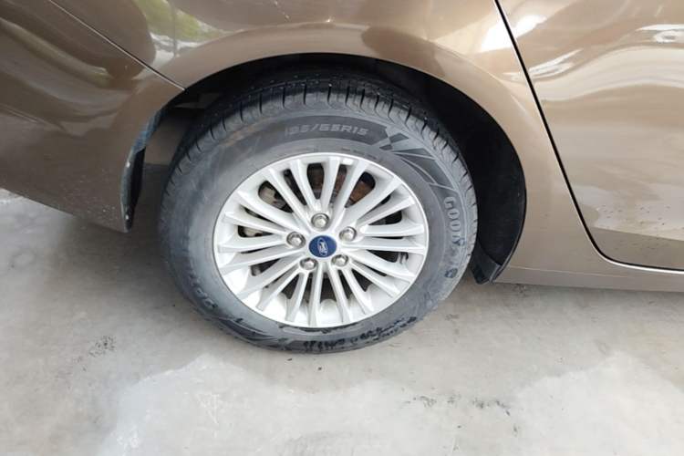 Used Ford Escort 2017 1.5L Automatic Comfort Model Right Rear Wheel Hub
