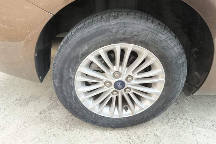 Used Ford Escort 2017 Revised Version 1.5L Automatic Comfort Edition Right Rear Wheel Hub