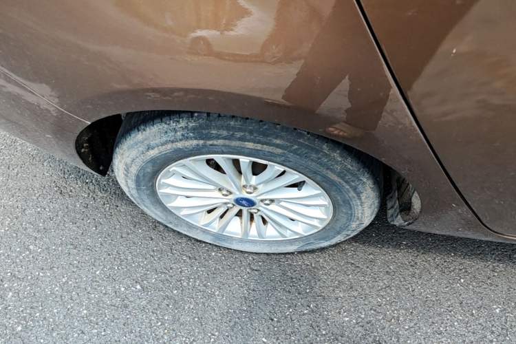 Used Ford Escort 2017 1.5L Automatic Comfort Model Right Rear Wheel Hub