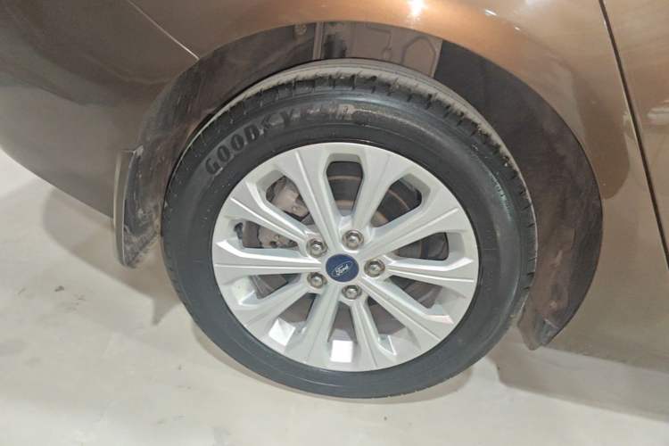 Used Ford Escort 2017 Happiness Edition 1.5L Automatic Fashion Version Right Rear Wheel Hub