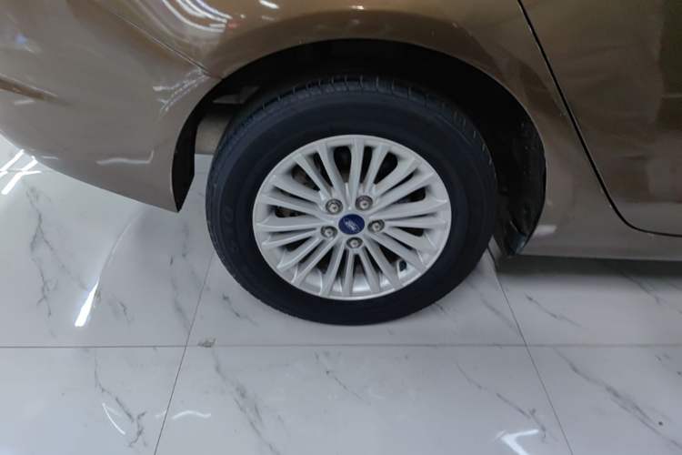 Used Ford Escort 2017 Revised Version 1.5L Automatic Comfort Edition Right Rear Wheel Hub