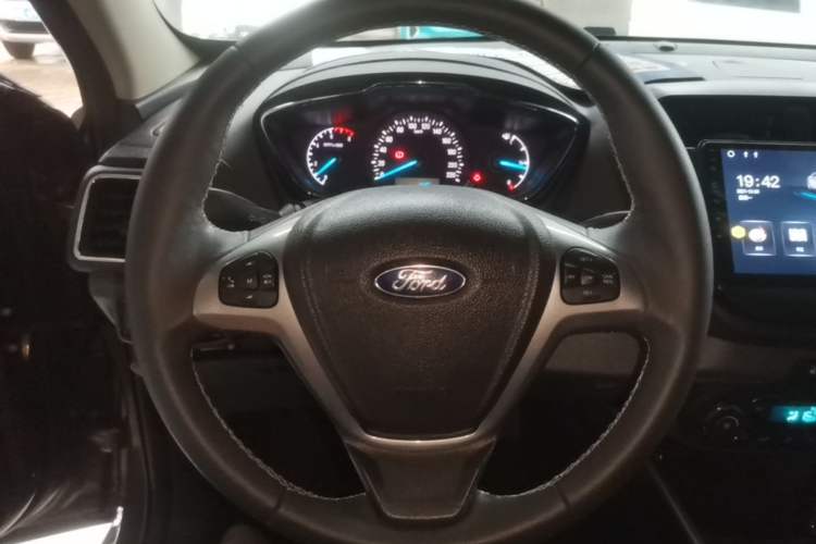 Used Ford Escort 2017 Happiness Edition 1.5L Automatic Fashion Version Steering Wheel