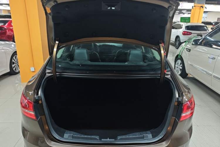 Used Ford Escort 2017 Happiness Edition 1.5L Automatic Fashion Version Trunk