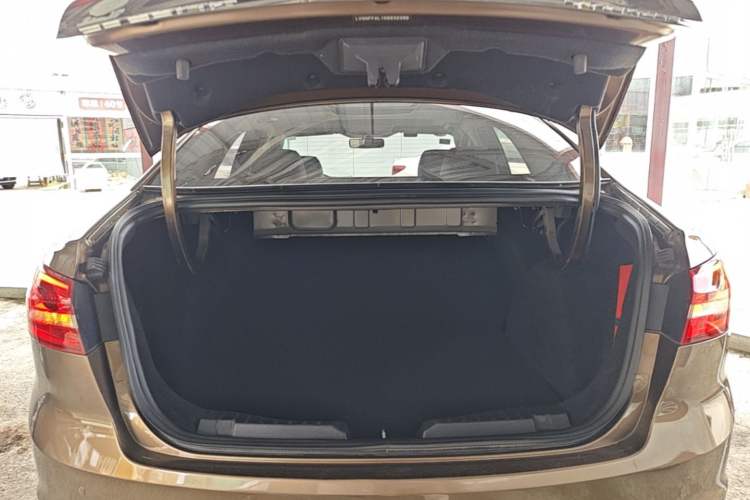 Used Ford Escort 2017 Happiness Edition 1.5L Automatic Fashion Version Trunk