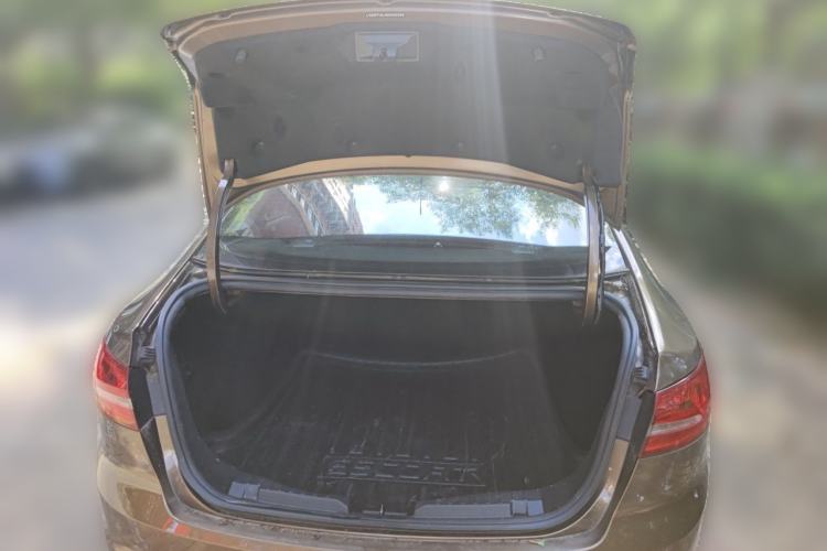 Used Ford Escort 2017 Happiness Edition 1.5L Automatic Fashion Version Trunk