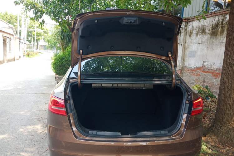 Used Ford Escort 2017 Happiness Edition 1.5L Automatic Fashion Version Trunk