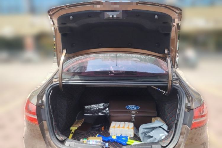 Used Ford Escort 2017 Happiness Edition 1.5L Automatic Fashion Version Trunk