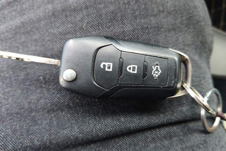 Used Ford Escort 2017 Happiness Edition 1.5L Automatic Fashion Version Vehicle Key