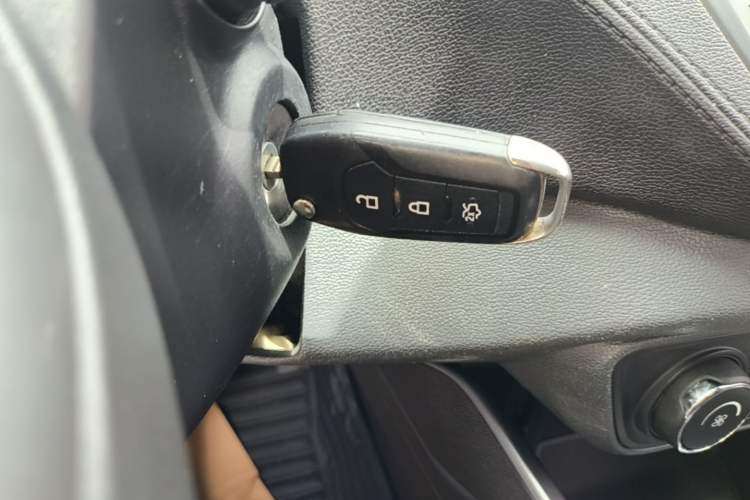 Used Ford Escort 2017 Happiness Edition 1.5L Automatic Fashion Version Vehicle Key