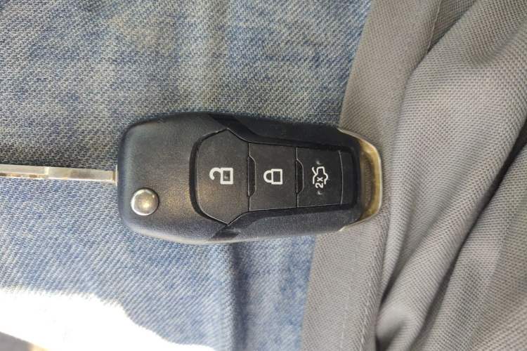 Used Ford Escort 2017 Happiness Edition 1.5L Automatic Fashion Version Vehicle Key