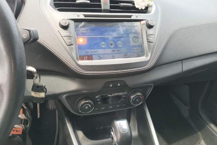 Used Ford Escort 2017 Happiness Edition 1.5L Automatic Fashion Version Audio And AC Panel