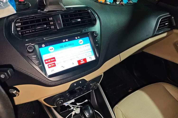 Used Ford Escort 2017 Happiness Edition 1.5L Automatic Fashion Version Audio And AC Panel