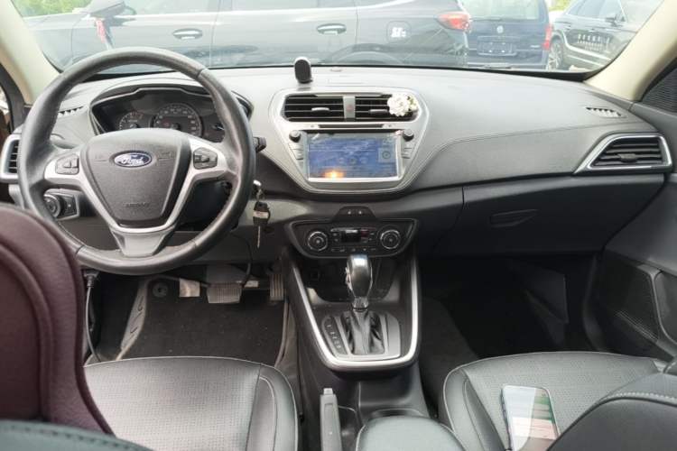 Used Ford Escort 2017 Happiness Edition 1.5L Automatic Fashion Version Center Console