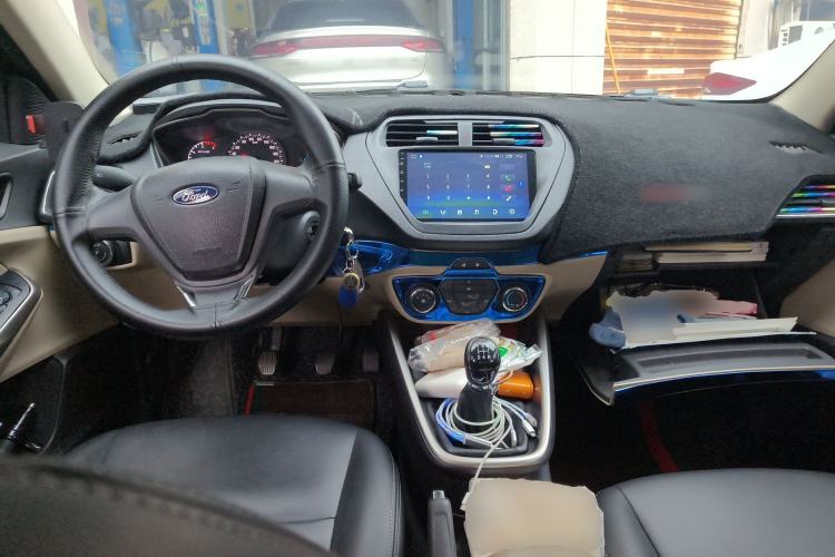 Used Ford Escort 2017 Revised Version 1.5L Manual Comfort Edition Center Console