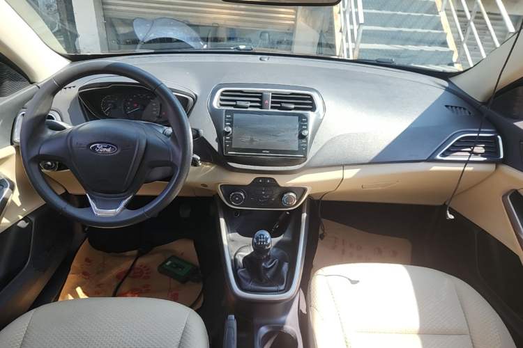 Used Ford Escort 2017 1.5L Manual Comfort Model Center Console
