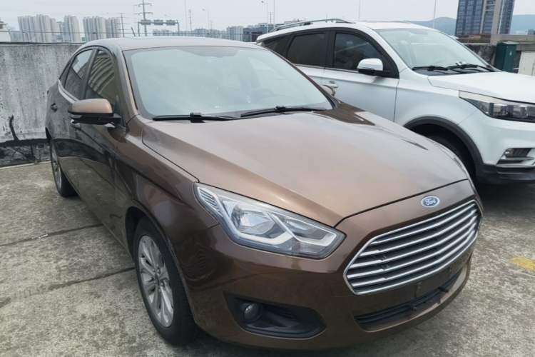 Used Ford Escort 2017 Happiness Edition 1.5L Automatic Fashion Version Front Right 45 Deg