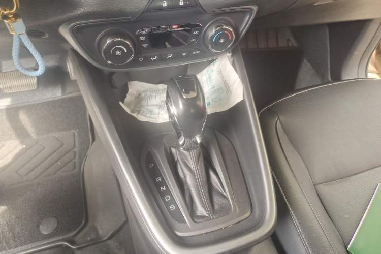 Used Ford Escort 2017 Happiness Edition 1.5L Automatic Fashion Version Gear Lever
