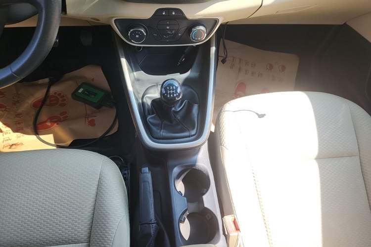 Used Ford Escort 2017 1.5L Manual Comfort Model Gear Lever