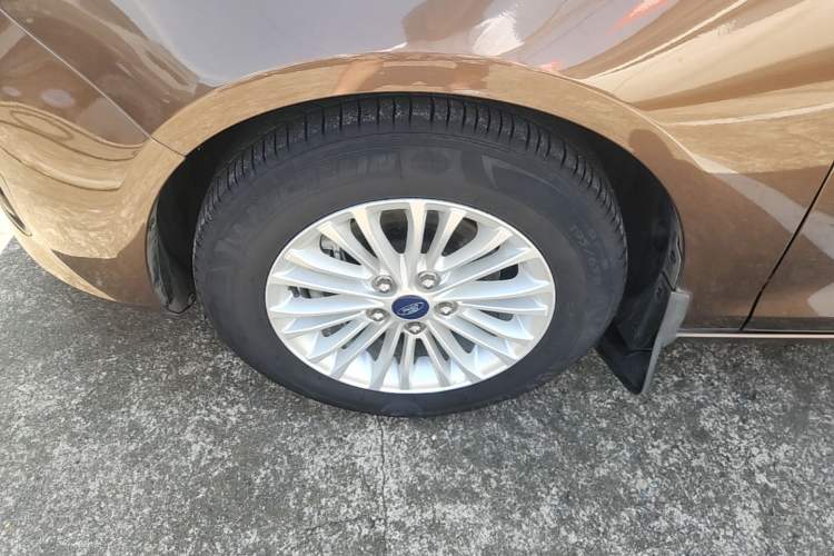 Used Ford Escort 2017 1.5L Manual Comfort Model Left Front Wheel Hub