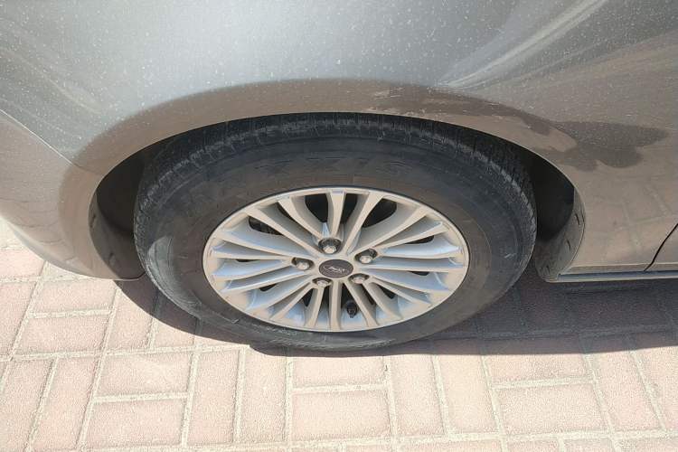 Used Ford Escort 2017 1.5L Manual Comfort Model Left Front Wheel Hub