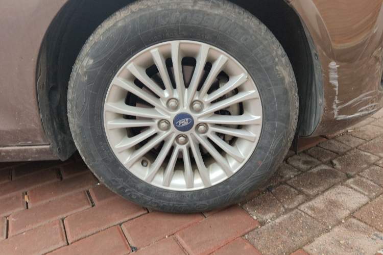 Used Ford Escort 2017 Revised Version 1.5L Manual Comfort Edition Right Front Wheel Hub