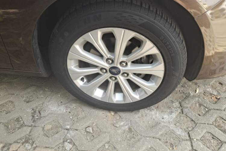 Used Ford Escort 2017 Happiness Edition 1.5L Automatic Fashion Version Right Front Wheel Hub