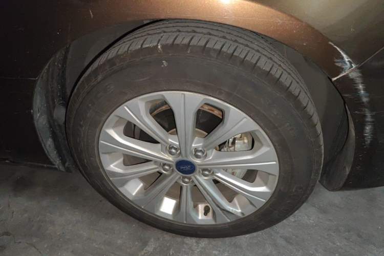Used Ford Escort 2017 Happiness Edition 1.5L Automatic Fashion Version Right Front Wheel Hub