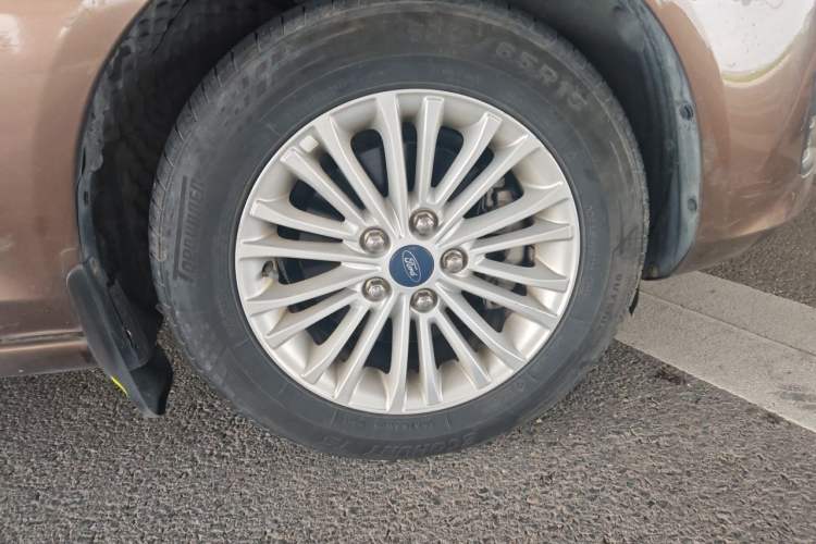 Used Ford Escort 2017 1.5L Automatic Comfort Model Right Front Wheel Hub