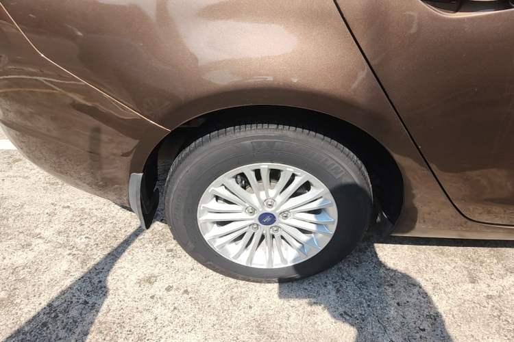 Used Ford Escort 2017 1.5L Manual Comfort Model Right Rear Wheel Hub