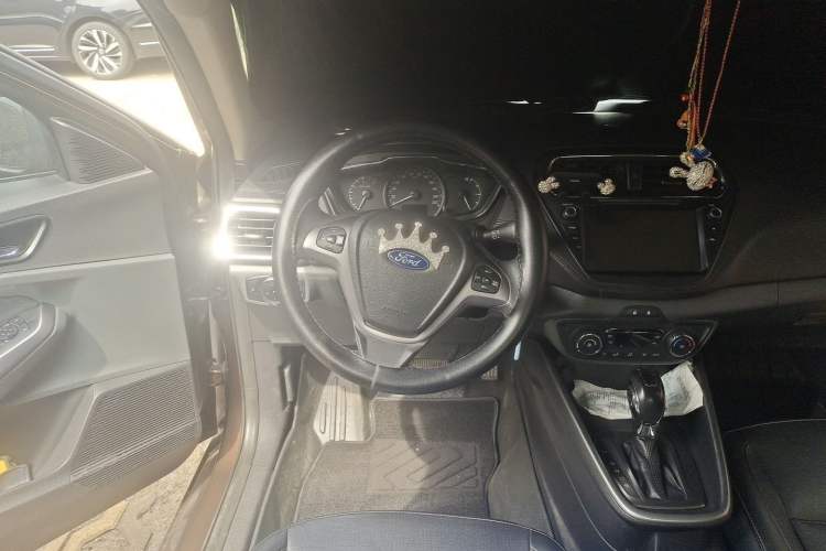 Used Ford Escort 2017 Happiness Edition 1.5L Automatic Fashion Version Steering Wheel