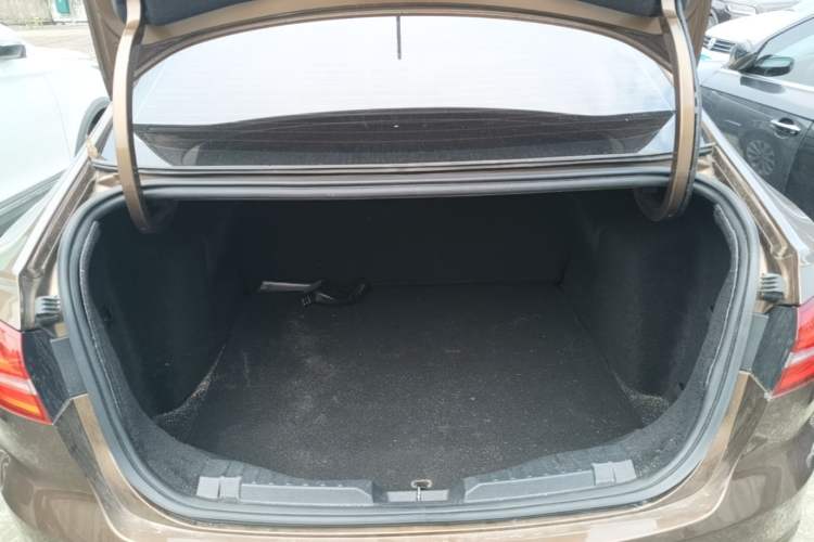 Used Ford Escort 2017 Happiness Edition 1.5L Automatic Fashion Version Trunk
