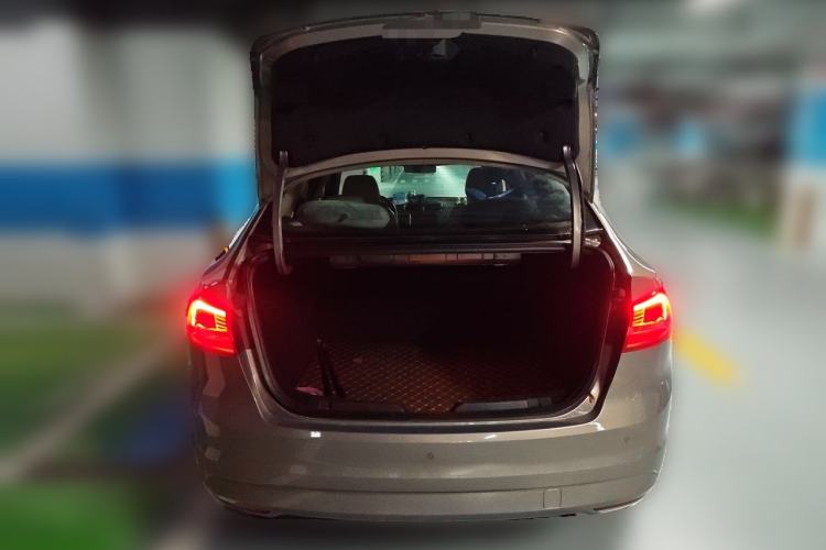 Used Ford Escort 2017 Happiness Edition 1.5L Automatic Fashion Version Trunk