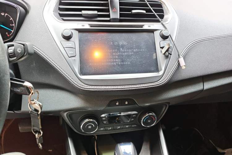 Used Ford Escort 2017 Happiness Edition 1.5L Automatic Fashion Version Audio And AC Panel