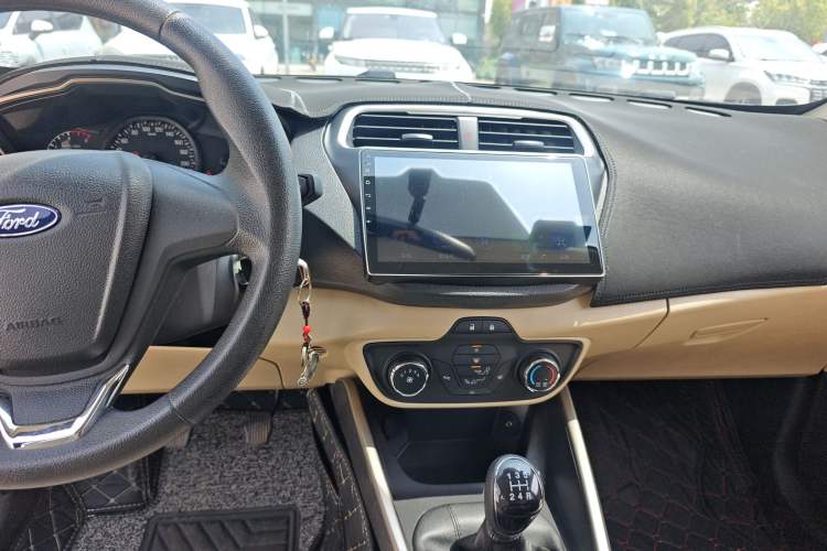 Used Ford Escort 2017 Revised Version 1.5L Manual Comfort Edition Audio And AC Panel