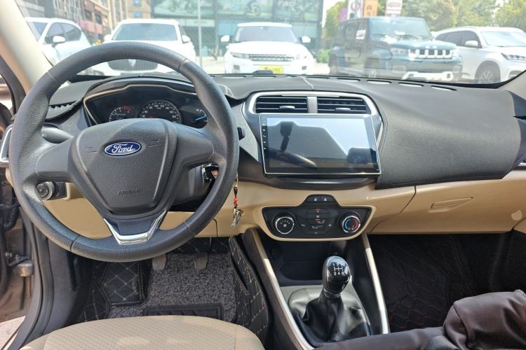 Used Ford Escort 2017 Revised Version 1.5L Manual Comfort Edition Center Console