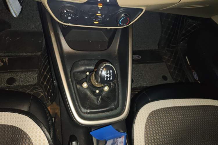 Used Ford Escort 2017 1.5L Manual Comfort Model Gear Lever