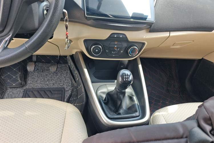 Used Ford Escort 2017 Revised Version 1.5L Manual Comfort Edition Gear Lever