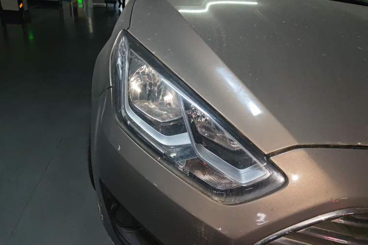Used Ford Escort 2017 1.5L Manual Comfort Model Right Front Headlight
