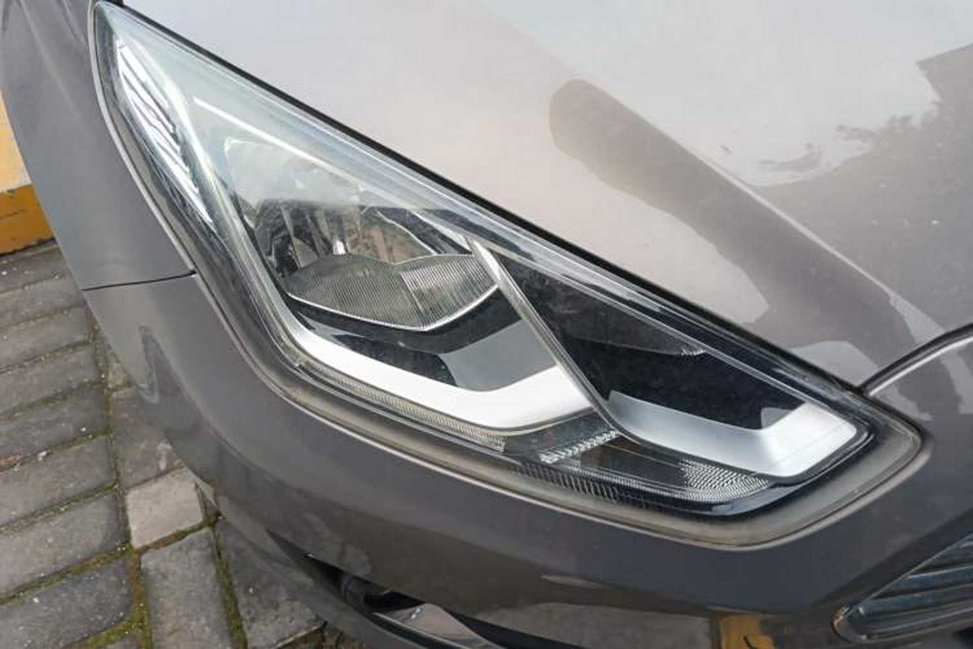 Used Ford Escort 2017 Happiness Edition 1.5L Automatic Fashion Version Right Front Headlight