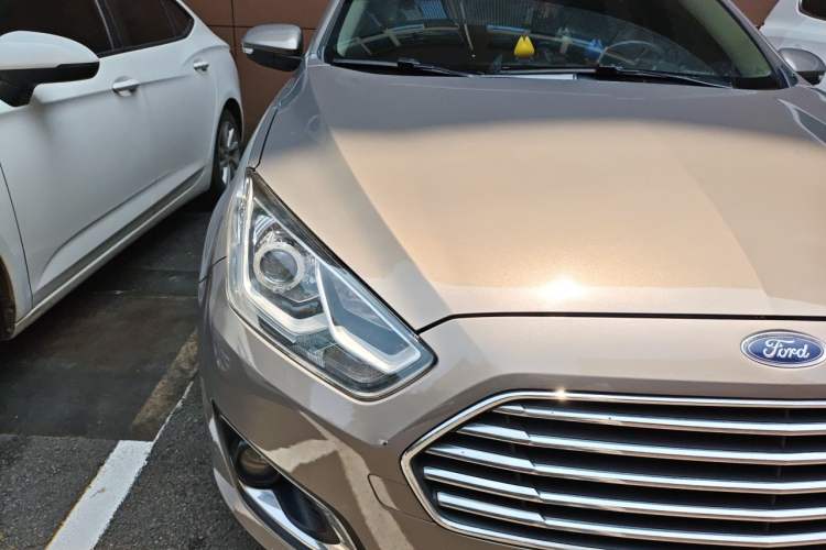Used Ford Escort 2017 Happiness Edition 1.5L Automatic Fashion Version Right Front Headlight