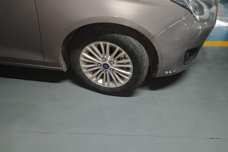 Used Ford Escort 2017 1.5L Manual Comfort Model Right Front Wheel Hub