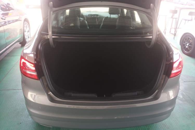 Used Ford Escort 2017 Happiness Edition 1.5L Automatic Fashion Version Trunk