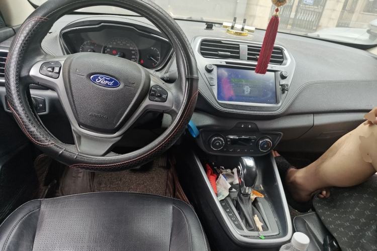 Used Ford Escort 2017 Happiness Edition 1.5L Automatic Fashion Version Center Console
